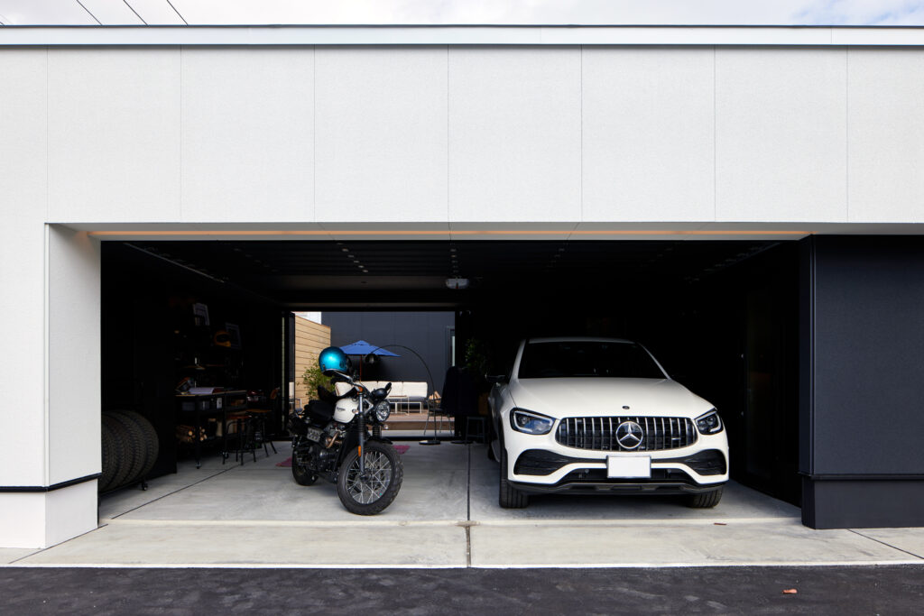 Cửa Trượt Trần KONGO – Overhead Door KONGO: 8 Lý Do Khiến Kiến Trúc Sư Ưu Tiên Cho Công Trình Cao Cấp