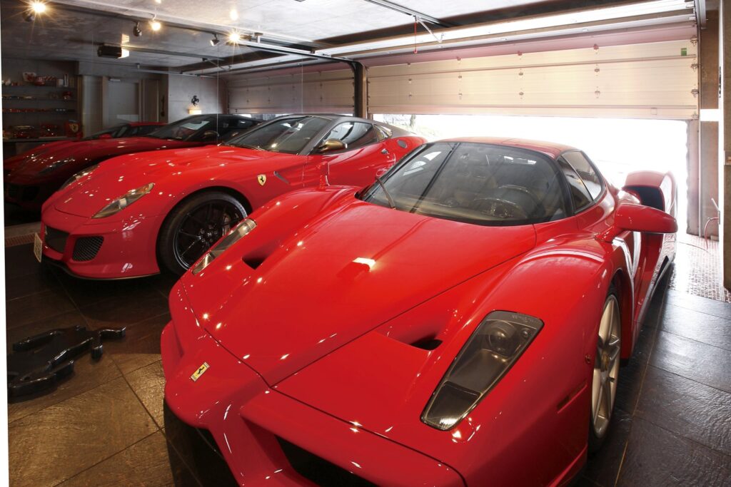 Thẩm mỹ hiện đại của cửa nhôm nguyên khối trong thiết kế kiến trúc đương đại