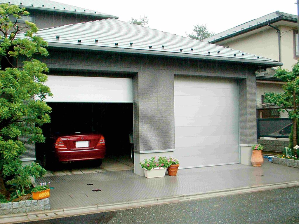 RollBard vs AlBard – Chọn cửa garage nào cho nhà phố hiện đại?